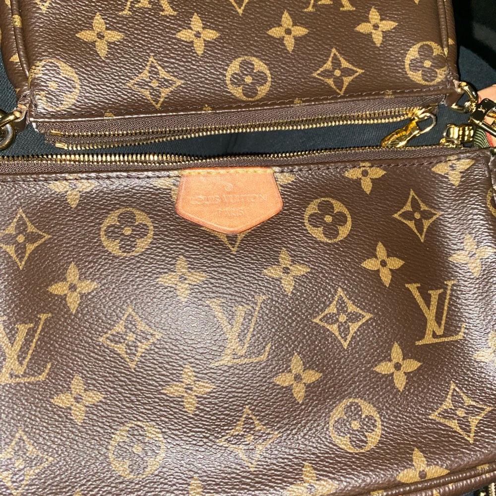 Multi Pochette Crossbody